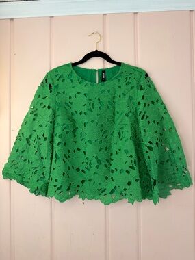 STYLEWE Bright Green Floral Lace Bell Sleeve Top SzLarge 21” pit to pit.